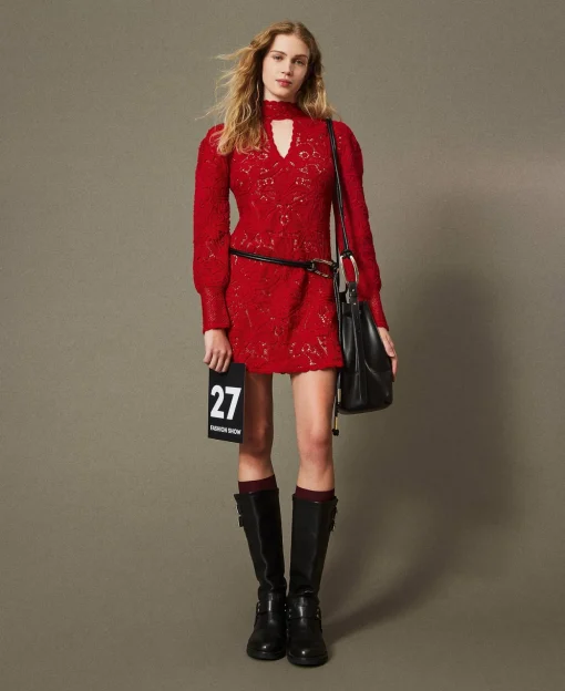 Kurzes Häkelkleid Mit Blumendessin