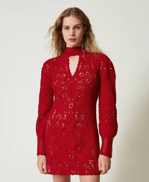 Kurzes Häkelkleid Mit Blumendessin