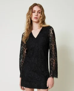 Kurzes Kleid Aus Makrameespitze