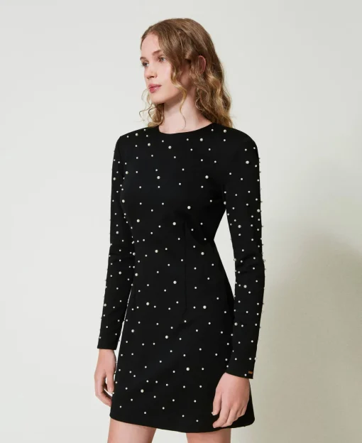 Kurzes Kleid Mit Perlen