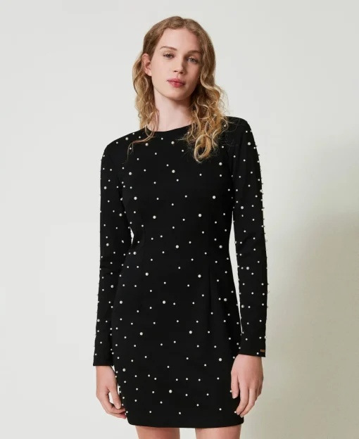 Kurzes Kleid Mit Perlen