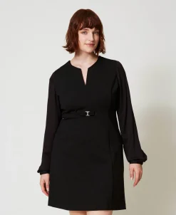 Kurzes Kleid Mit Schleife Und Oval T