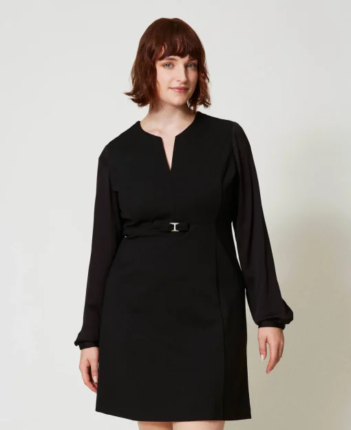 Kurzes Kleid Mit Schleife Und Oval T