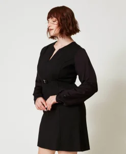 Kurzes Kleid Mit Schleife Und Oval T