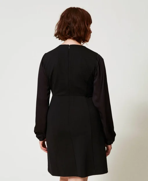 Kurzes Kleid Mit Schleife Und Oval T