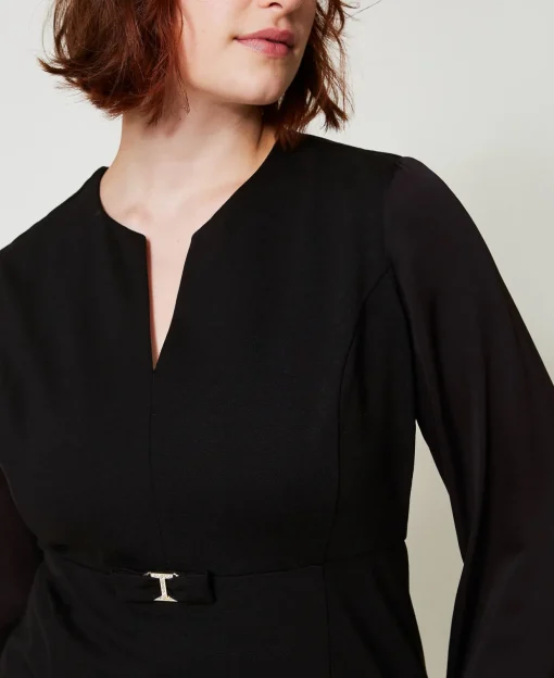 Kurzes Kleid Mit Schleife Und Oval T