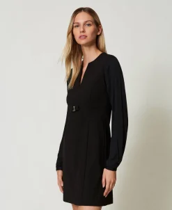 Kurzes Kleid Mit Schleife Und Oval T