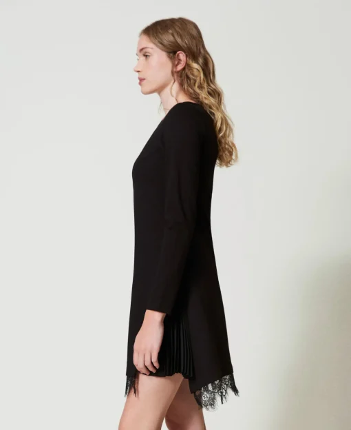 Kurzes Kleid Mit Spitze
