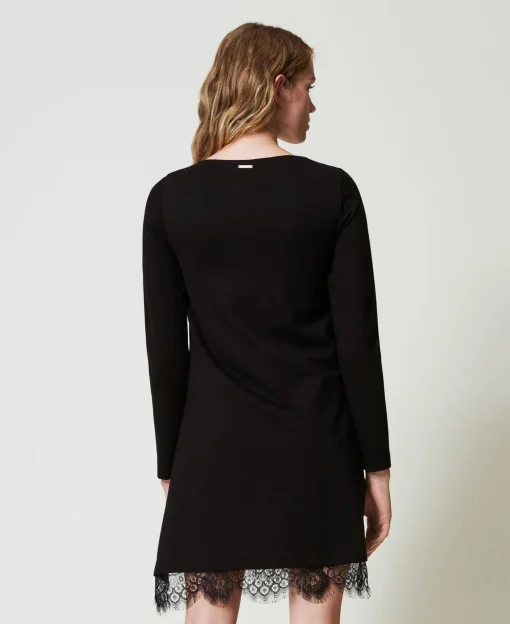 Kurzes Kleid Mit Spitze