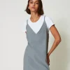 Kurzes Kleid Mit Stickereien Und T-Shirt