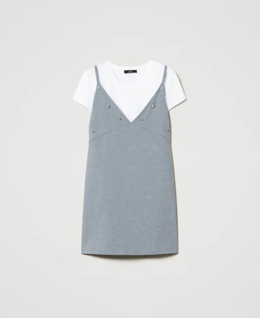Kurzes Kleid Mit Stickereien Und T-Shirt