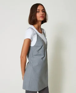 Kurzes Kleid Mit Stickereien Und T-Shirt