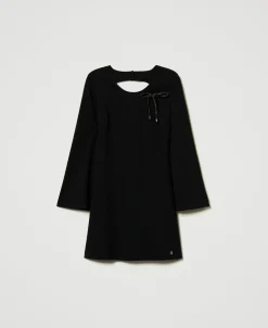 Kurzes Kleid Mit Strassbrosche