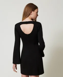 Kurzes Kleid Mit Strassbrosche