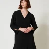 Kurzes Kleid Mit Volant Und „Oval T“-Kettchen
