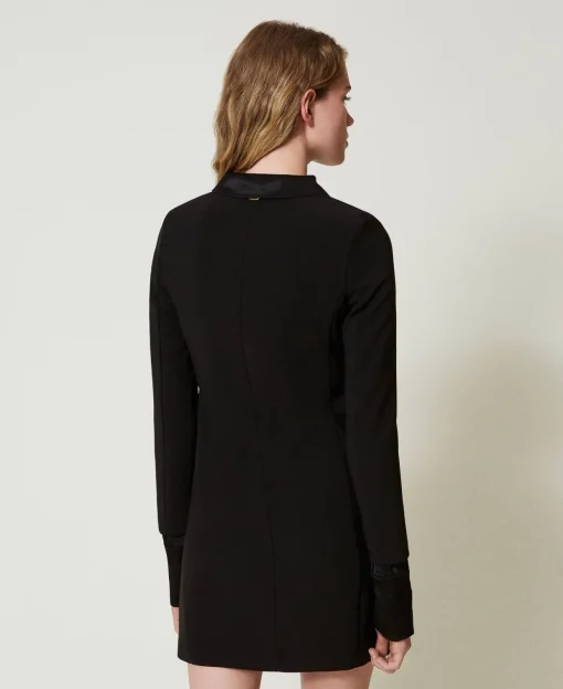 Kurzes Kreppkleid Mit Satindetails