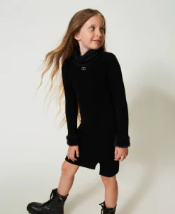Kurzes Strickkleid In Pelzoptik