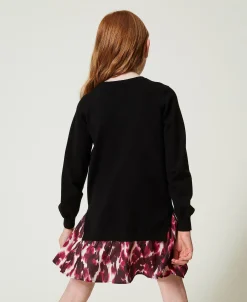 Kurzes Strickkleid Mit Bedrucktem Einsatz