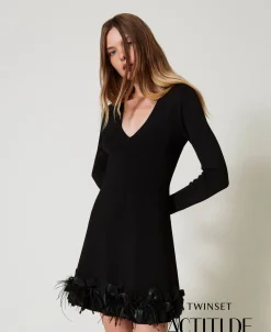 Kurzes Strickkleid Mit Blumen Und Federn