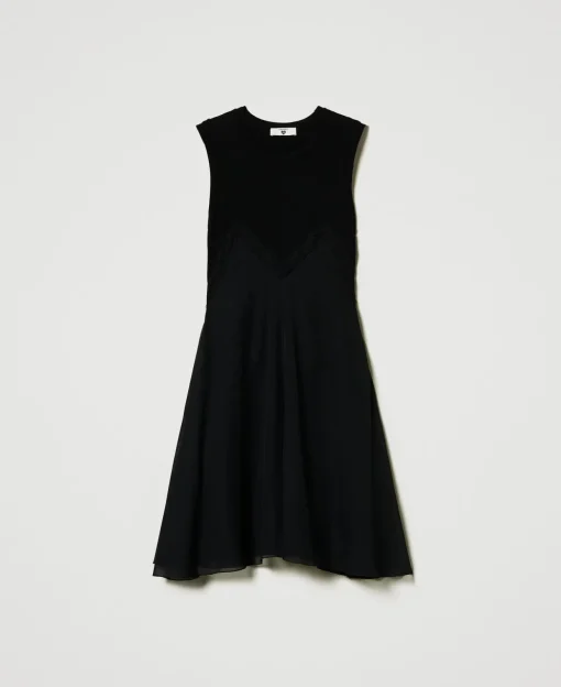 Kurzes Strickkleid Mit Georgette