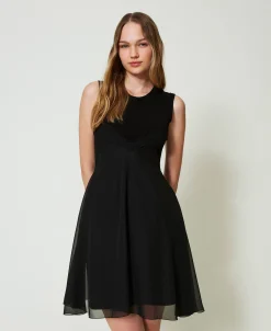 Kurzes Strickkleid Mit Georgette