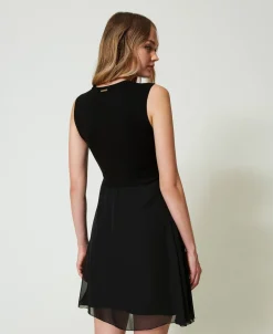 Kurzes Strickkleid Mit Georgette