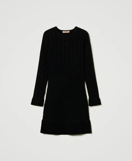 Kurzes Strickkleid Mit Mustermix