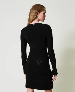 Kurzes Strickkleid Mit Mustermix