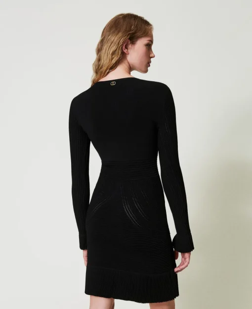 Kurzes Strickkleid Mit Mustermix