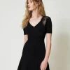 Kurzes Strickkleid Mit Spitze