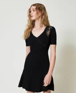 Kurzes Strickkleid Mit Spitze