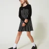 Kurzes Strickkleid Mit Streifen In Flexage-Verarbeitung