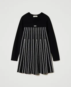 Kurzes Strickkleid Mit Streifen In Flexage-Verarbeitung