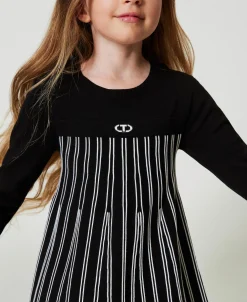 Kurzes Strickkleid Mit Streifen In Flexage-Verarbeitung