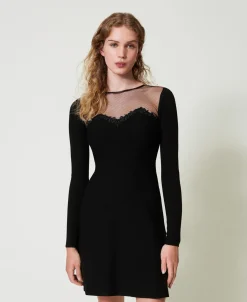 Kurzes Strickkleid Mit Tüll Und Stickerei