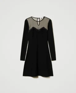 Kurzes Strickkleid Mit Tüll Und Stickerei