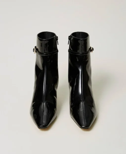 Lackstiefelette Mit Riemchen