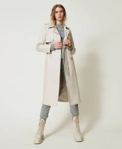 Langer Trenchcoat Mit Beschichtung Und Gürtel