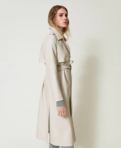 Langer Trenchcoat Mit Beschichtung Und Gürtel