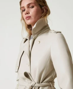 Langer Trenchcoat Mit Beschichtung Und Gürtel