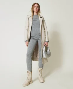 Langer Trenchcoat Mit Beschichtung Und Gürtel