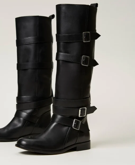 Lederstiefel Mit Riemen