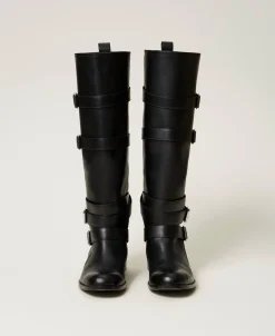 Lederstiefel Mit Riemen