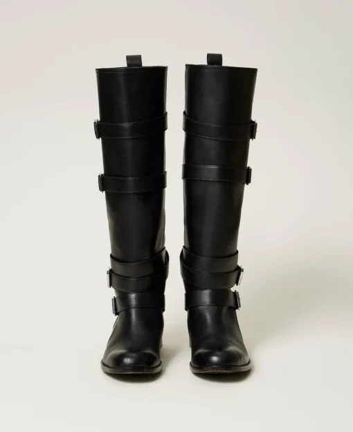 Lederstiefel Mit Riemen