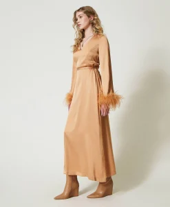 Maxikleid Aus Satin Mit Federn