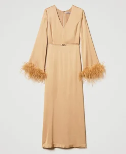 Maxikleid Aus Satin Mit Federn
