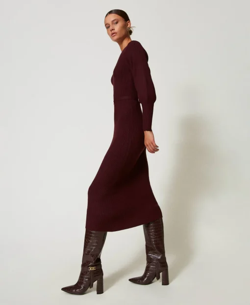 Maxi-Strickkleid Mit Rippenmuster Und Gürtel