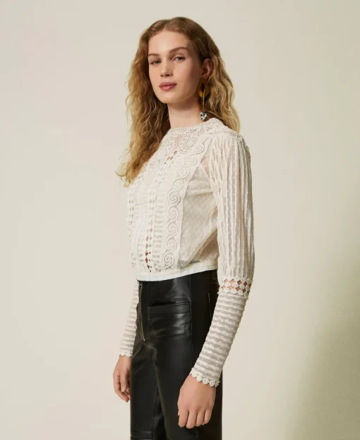 Musselinbluse Mit Spitze Und Stickereien