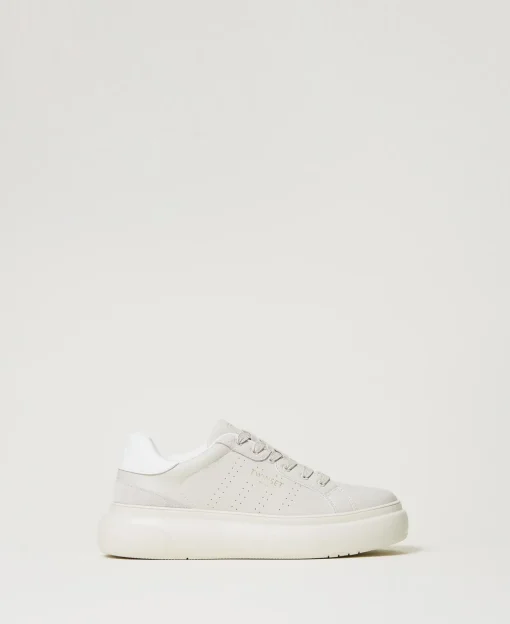 Perforierter Sneaker Mit Logo