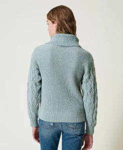 Pullover Mit Zopfmuster Und Maxikragen